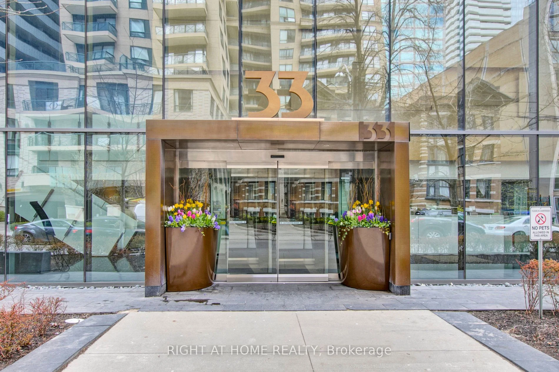 33 Charles Street E 4009, Toronto C08, On M4y 0a2