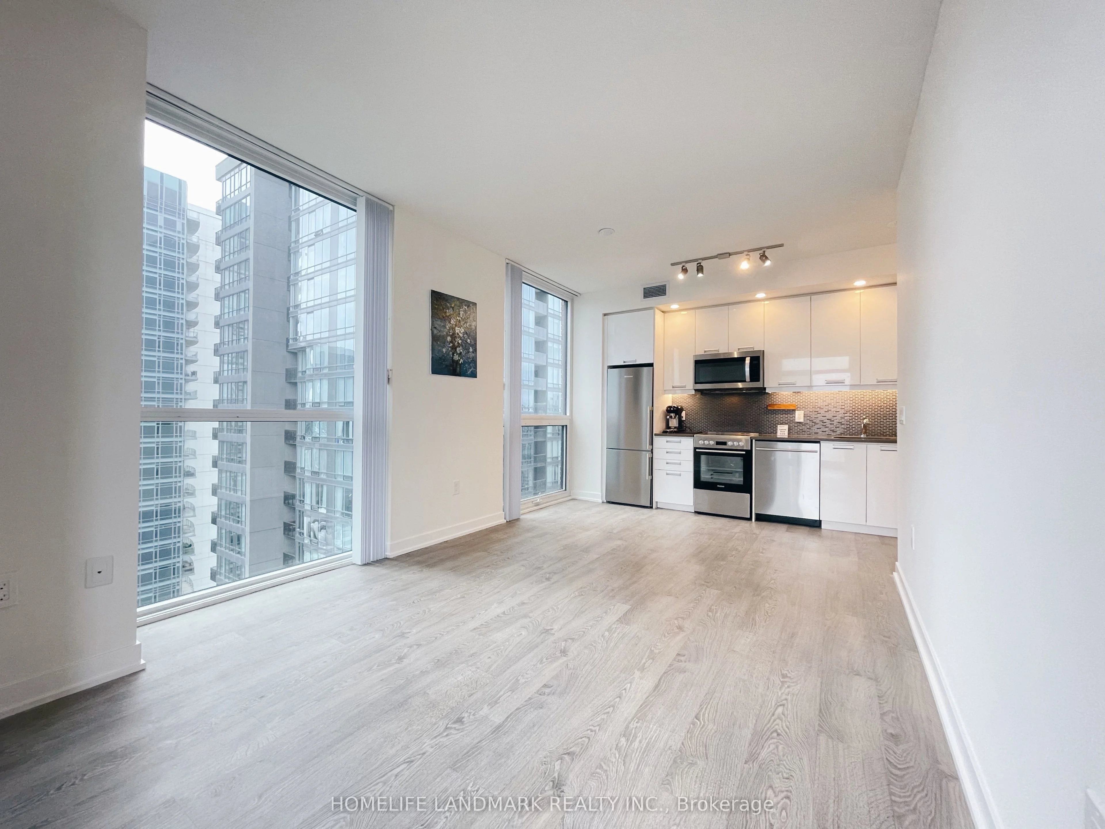 99 John Street 3504, Toronto C01, On M5v 0s6