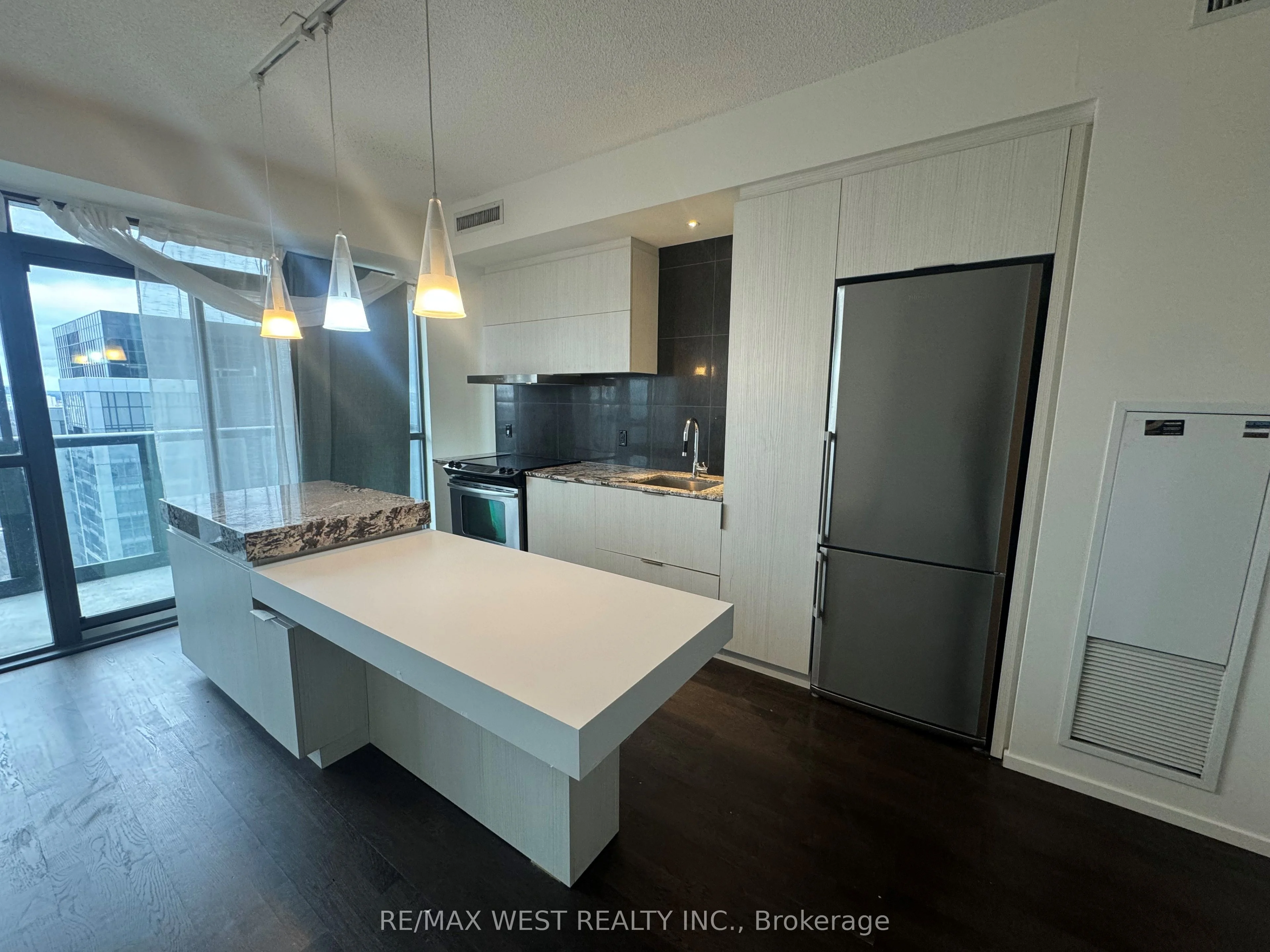 101 CHARLES Street E 4209, Toronto C08, ON M4Y 0A9