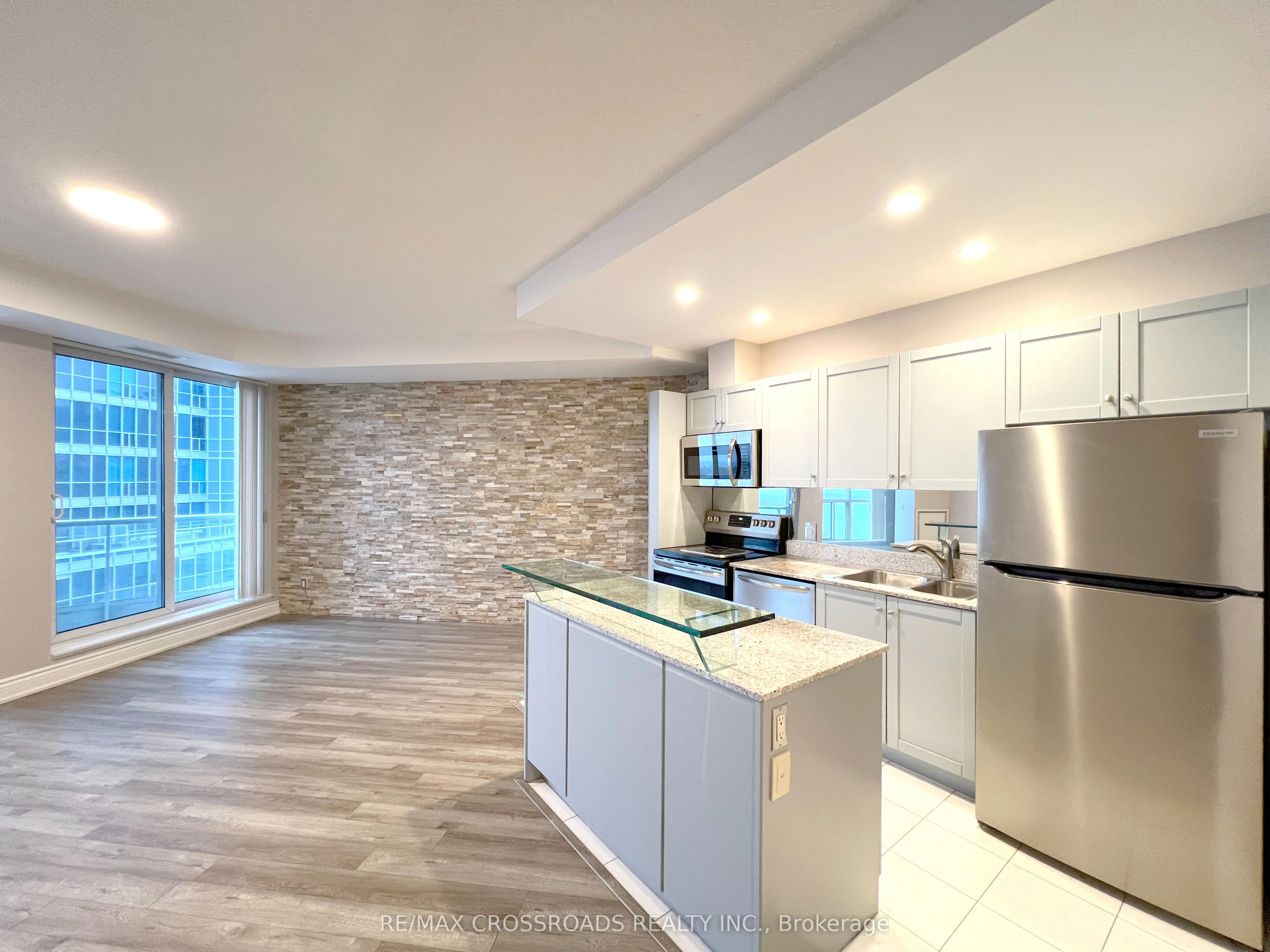 8 York Street 2111, Toronto C01, ON M5J 2Y2