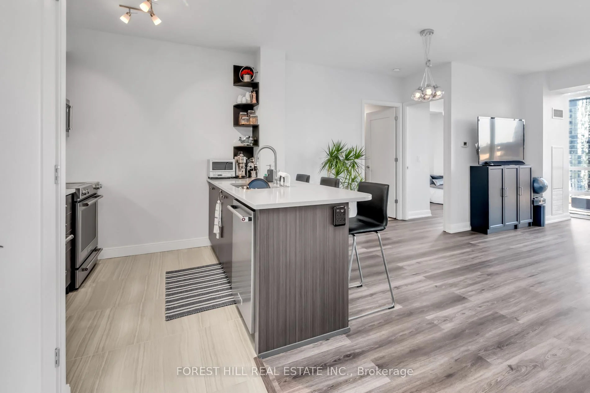 825 Church Street 1701, Toronto C02, ON M4W 3Z4