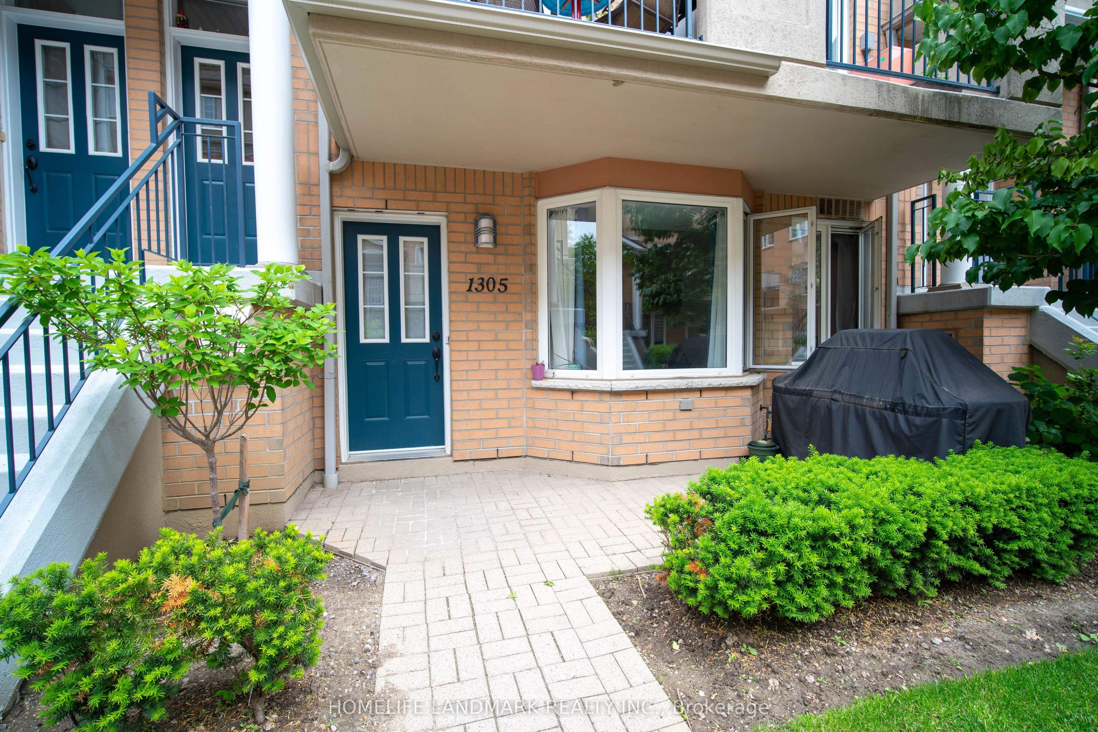 28 Sommerset Way 1305, Toronto C14, ON M2N 6W7