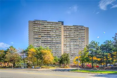 100 LEEWARD GLENWAY 308, Toronto C11, ON M3C 2Z1