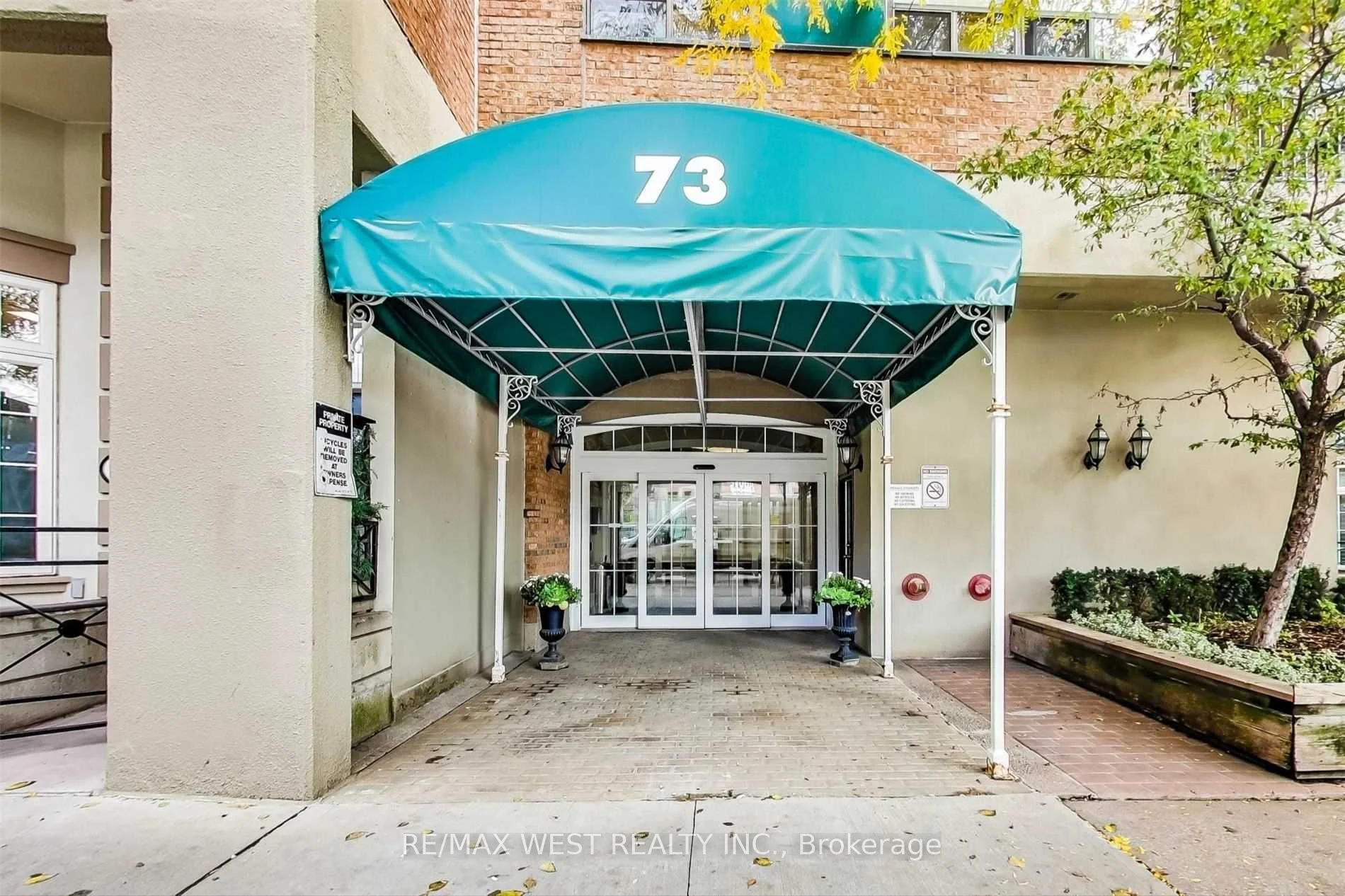 73 Mccaul Street 630, Toronto C01, On M5t 2x2