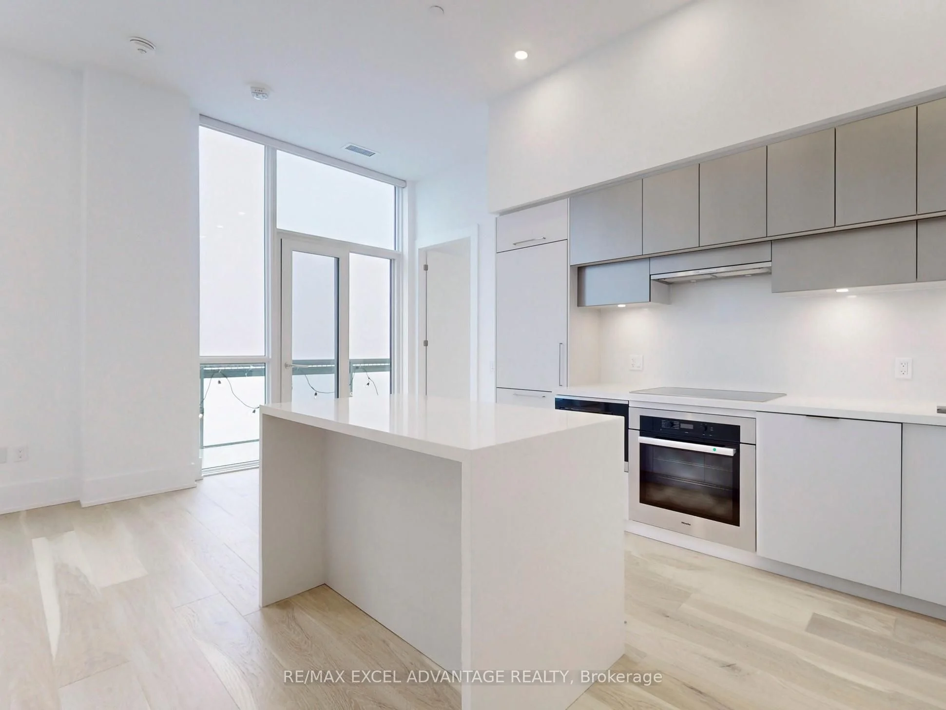 39 Roehampton Avenue Ph04, Toronto C10, On M4p 1p9