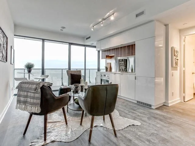 Condo Apartment in Toronto