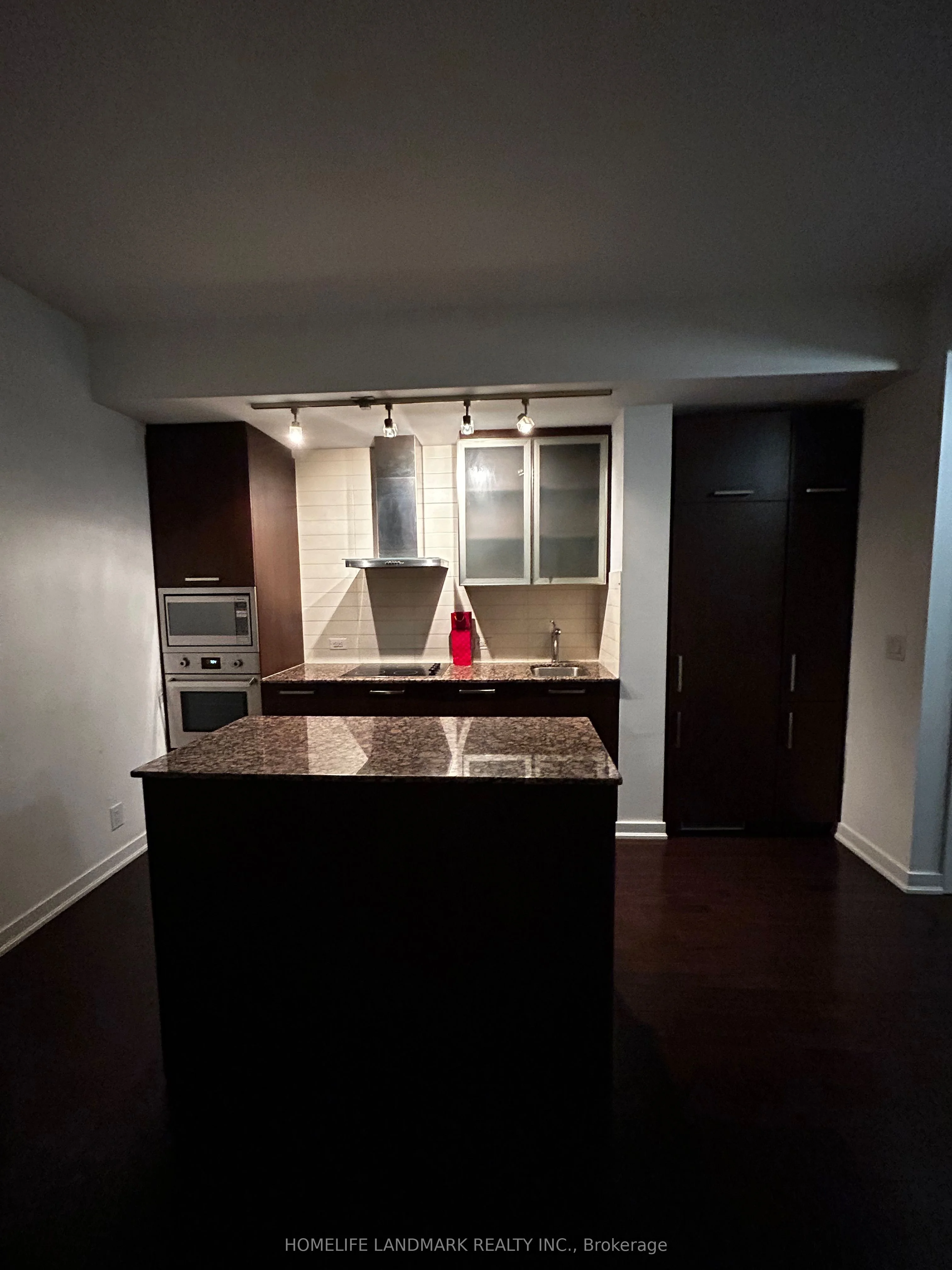 14 York Street 3903, Toronto C01, ON M5J 2Z2