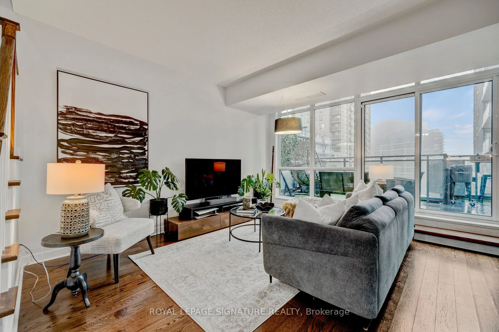 1169 Queen Street 726, Toronto C01, ON M6J 0A4