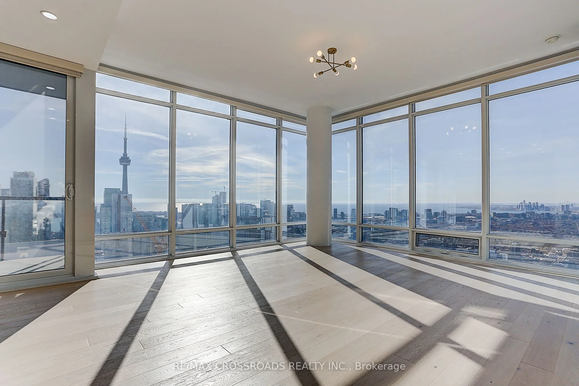 488 University Avenue 4310, Toronto C01, On M5g 0c1