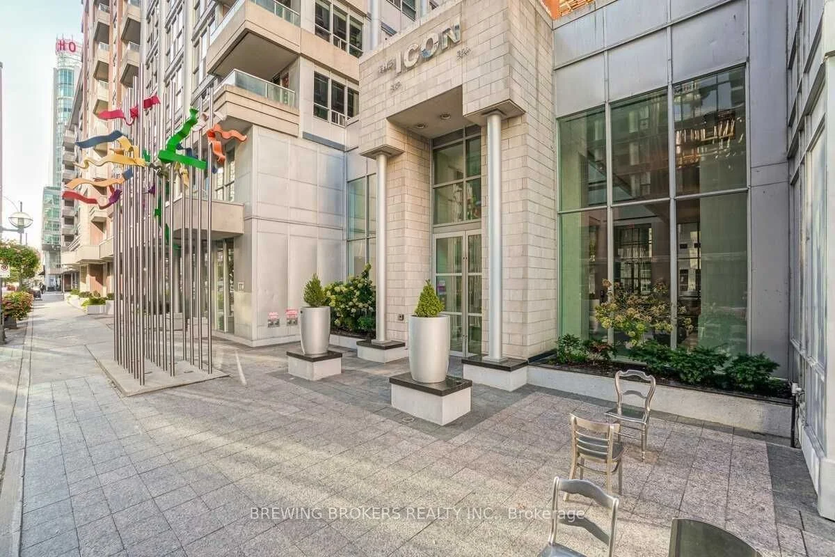 250 Wellington Street W 326, Toronto C01, On M5v 3p6