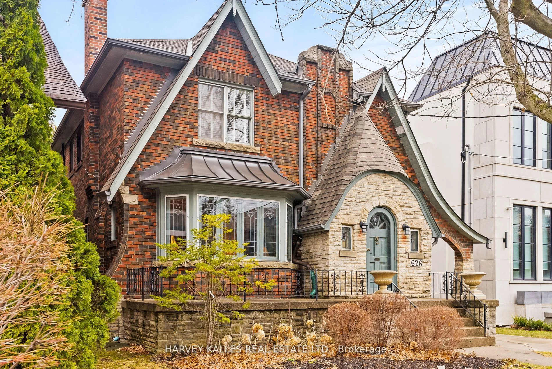 626 Lonsdale Road, Toronto C03, ON M5P 1R9