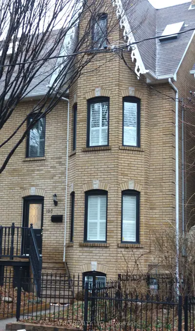 108 Sussex Avenue Lower, Toronto C01, On M5s 1k3