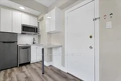 166 Eastbourne Avenue 6, Toronto C03, On M5p 2g6