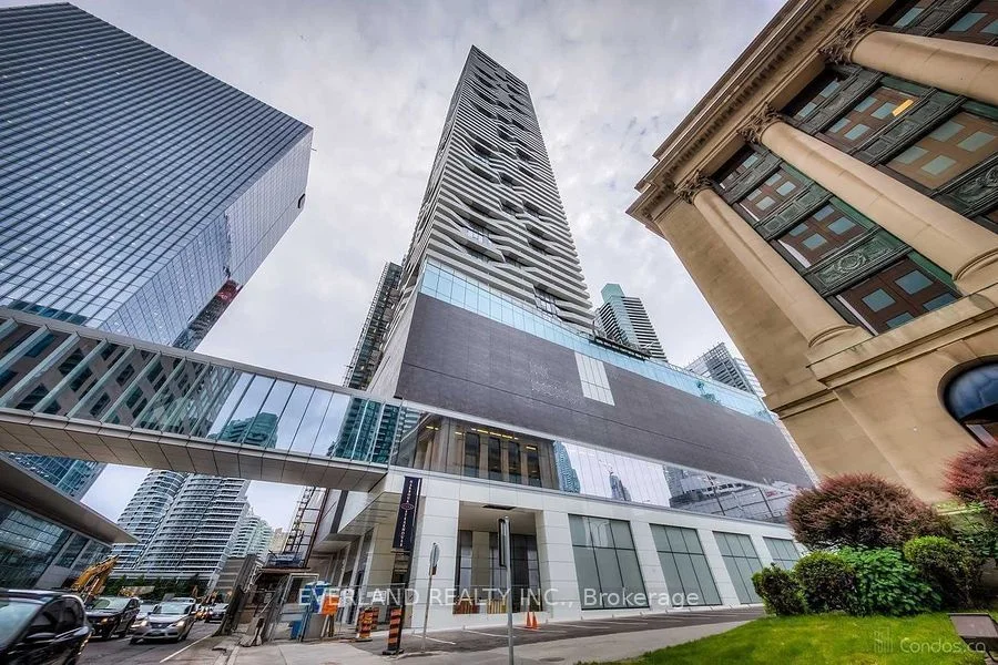 100 Harbour Street 6106, Toronto C01, ON M5J 0B5