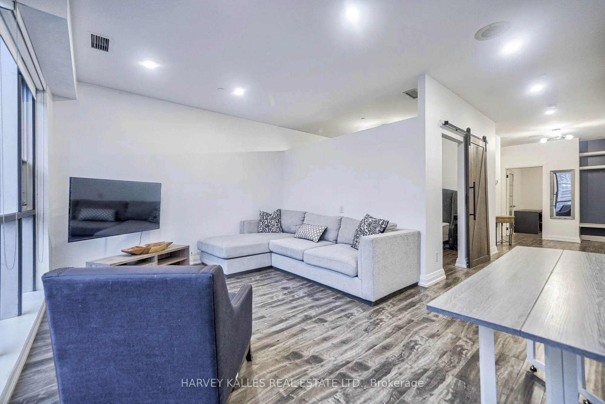 393 King Street W 610, Toronto C01, On M5v 3g8