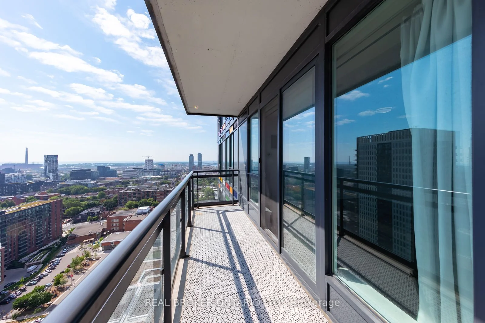 225 Sackville Street 2502, Toronto C08, ON M5A 0B9
