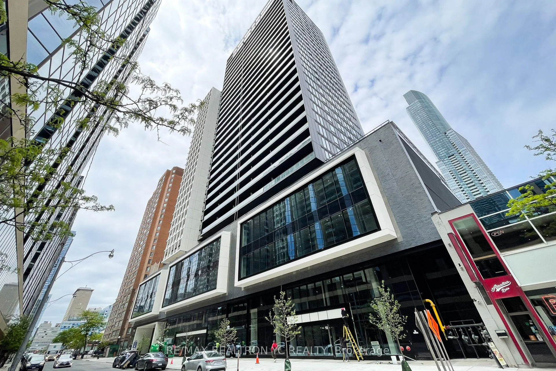20 Edward Street 2414, Toronto C01, On M5g 0c5