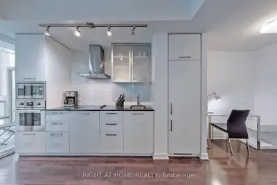 12 York Street 2406, Toronto C01, On M5j 0a9