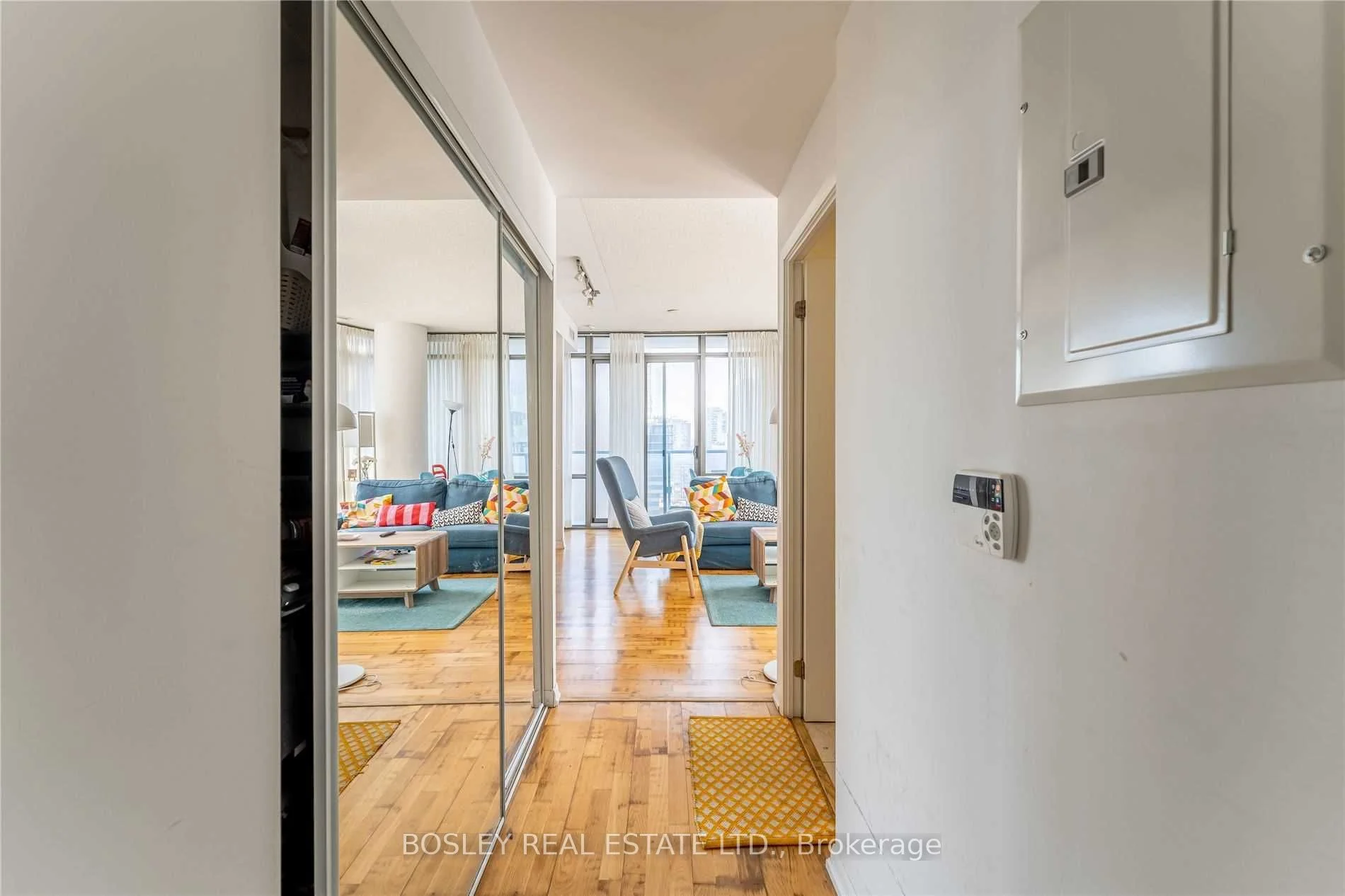 832 Bay Street 1808, Toronto C01, On M5s 1z6