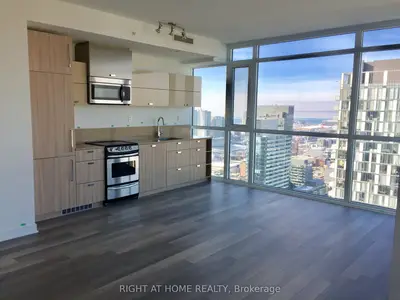 290 Adelaide Street W 3904, Toronto C01, On M5v 0p3