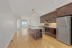 1019a College Street, Toronto C01, On M6h 1a8