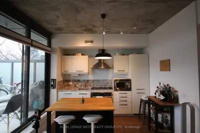 15 Beverly Street 503, Toronto C01, On M5t 1x8