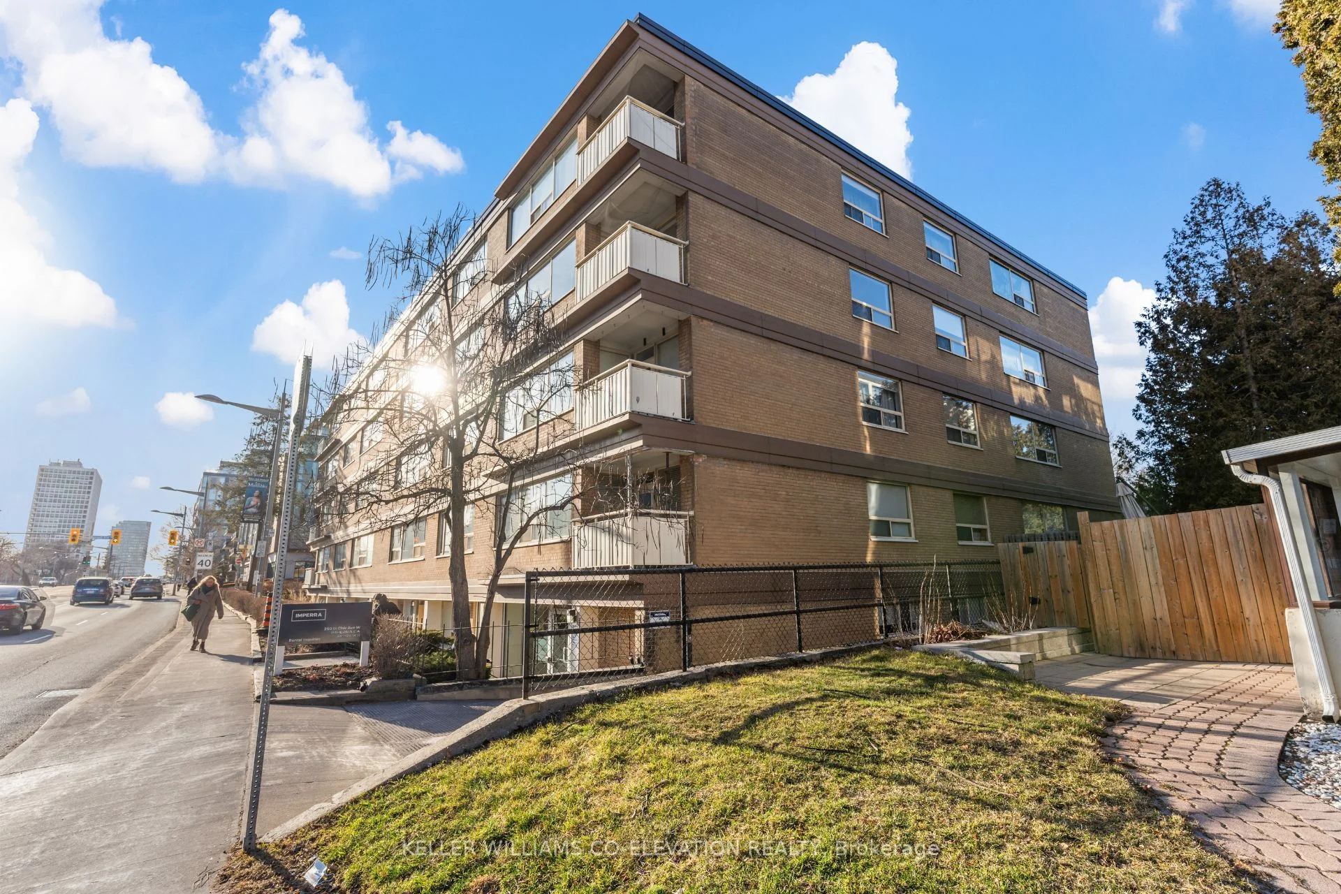 250 St Clair Avenue W 106, Toronto C02, On M4v 1r6