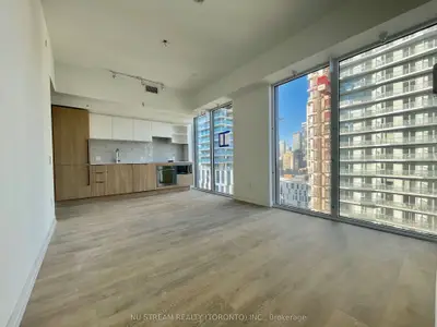 82 Dalhousie Street 2015, Toronto C08, On M5b 1y7