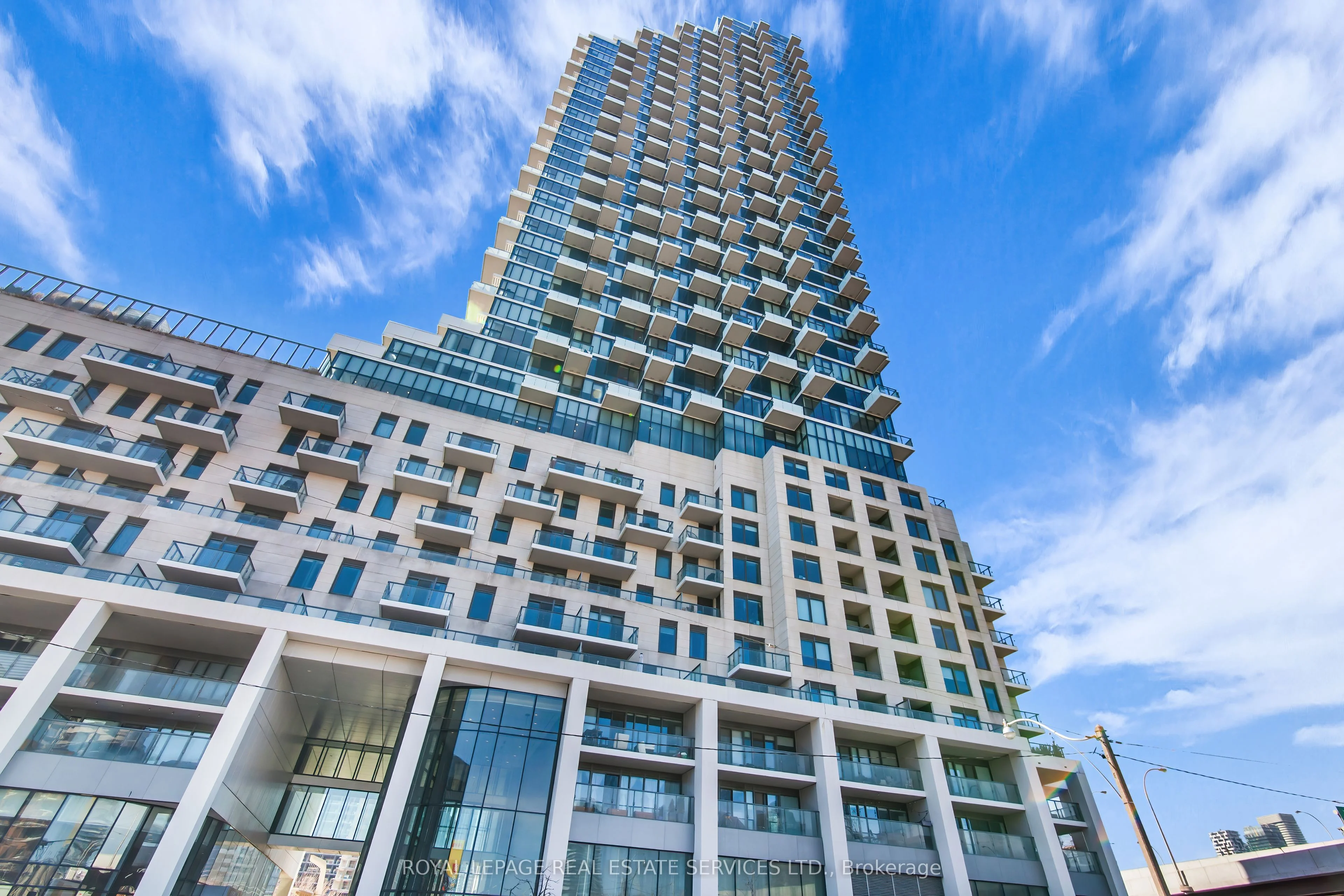 16 Bonnycastle Street 3807, Toronto C08, On M5a 0c9