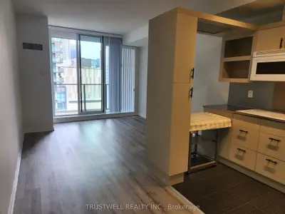 111 Elizabeth Street 1251, Toronto C01, On M5g 1p7