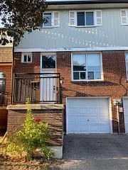 104 Farm Green Way 104, Toronto C13, On M3a 3m2