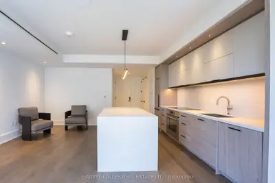 215 Lonsdale Road 908, Toronto C03, On M4v 1w7