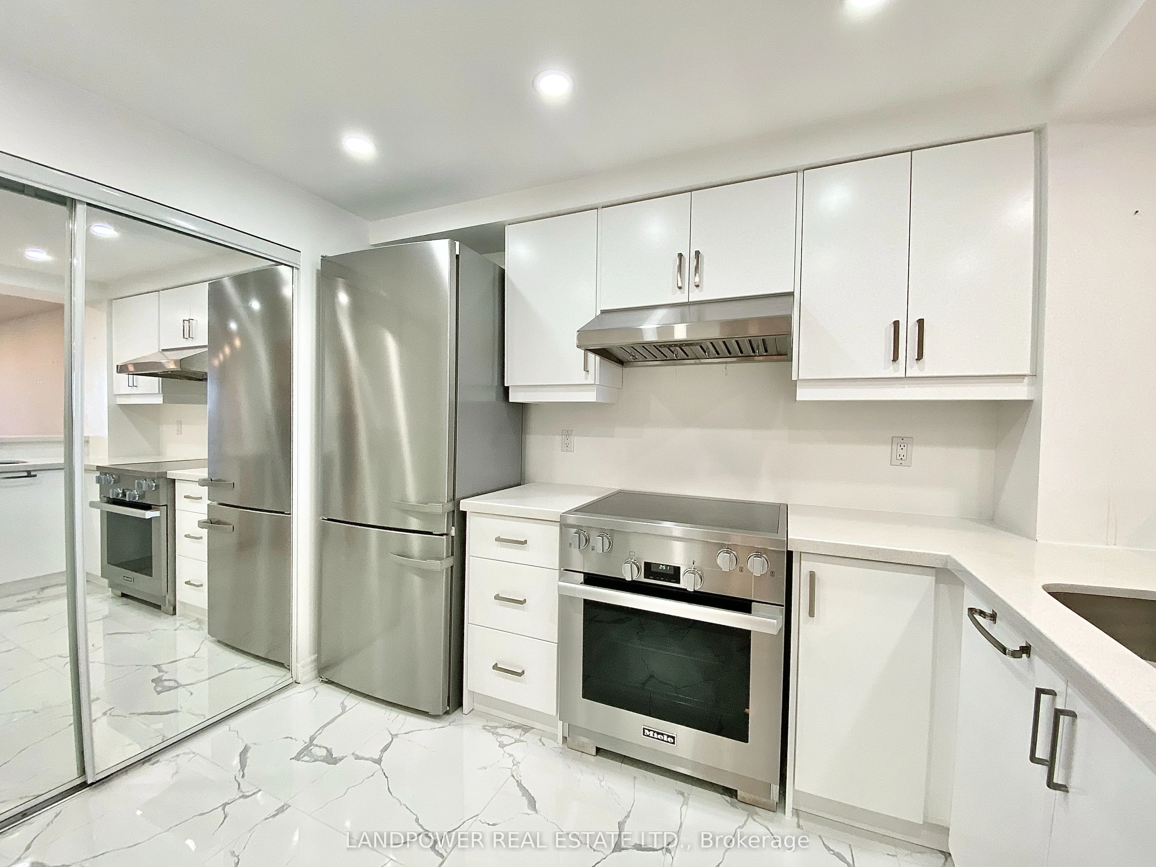 28 Hollywood Avenue 1005, Toronto C14, On M2n 6s4