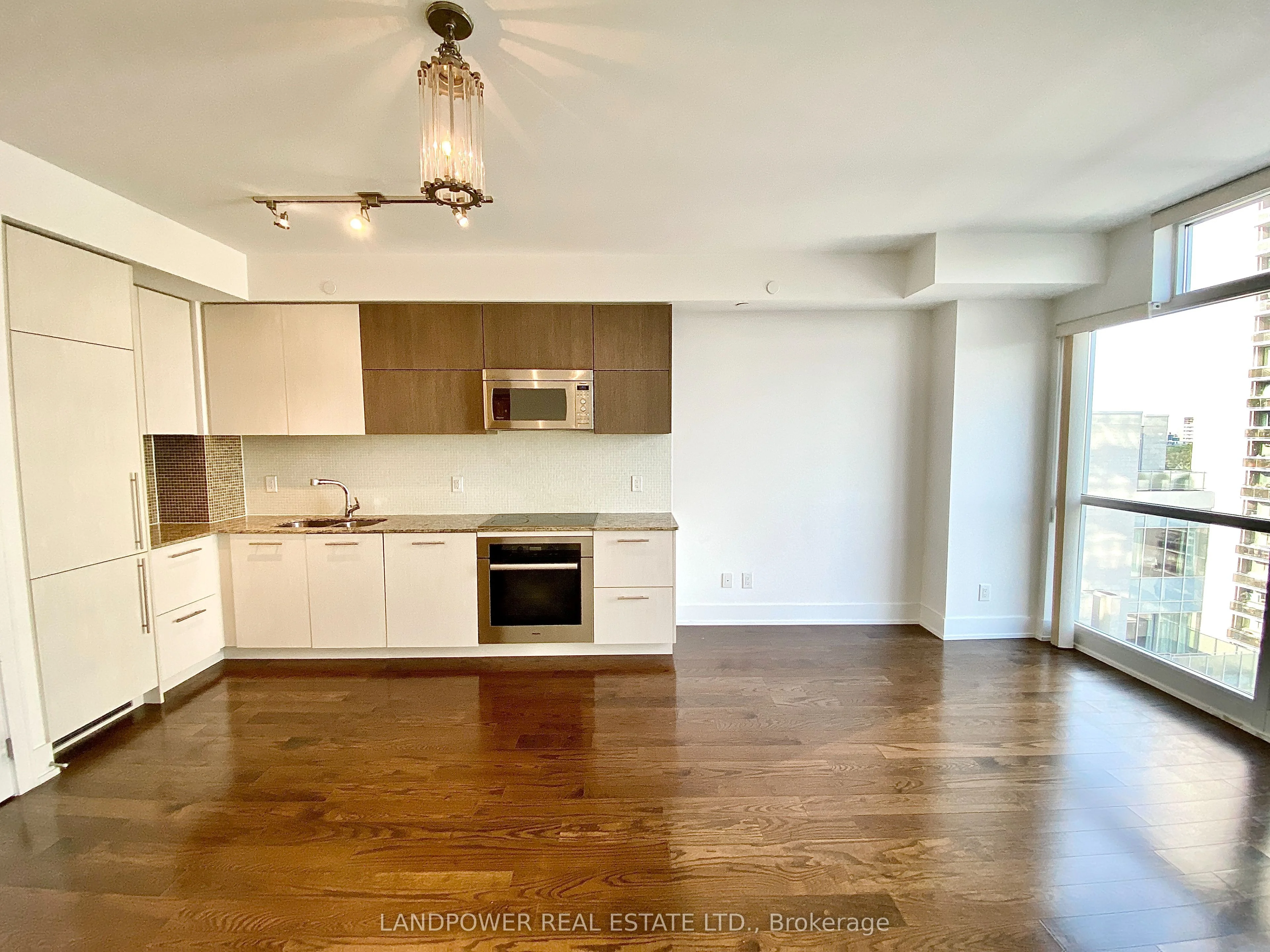 170 Avenue Road 805, Toronto C02, ON M5R 0A4