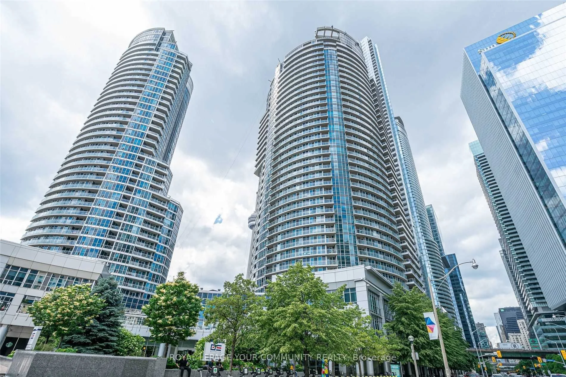 8 York Street 2206, Toronto C01, ON M5J 2Y2
