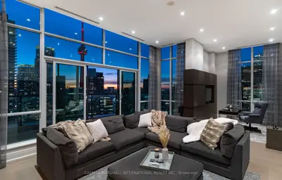 33 Bay Street 5102, Toronto C01, On M5j 2z3