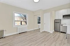 166 Eastbourne Avenue 4, Toronto C03, ON M5P 2G6