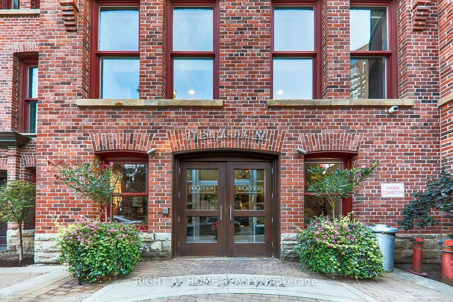 11 St Joseph Street 1112, Toronto C01, On M4y 3g4