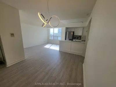 43 Eglinton Avenue E 1810, Toronto C10, On M4p 1a5