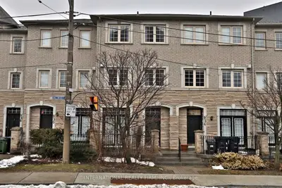 952 Millwood Road, Toronto C11, ON M4G 4H3