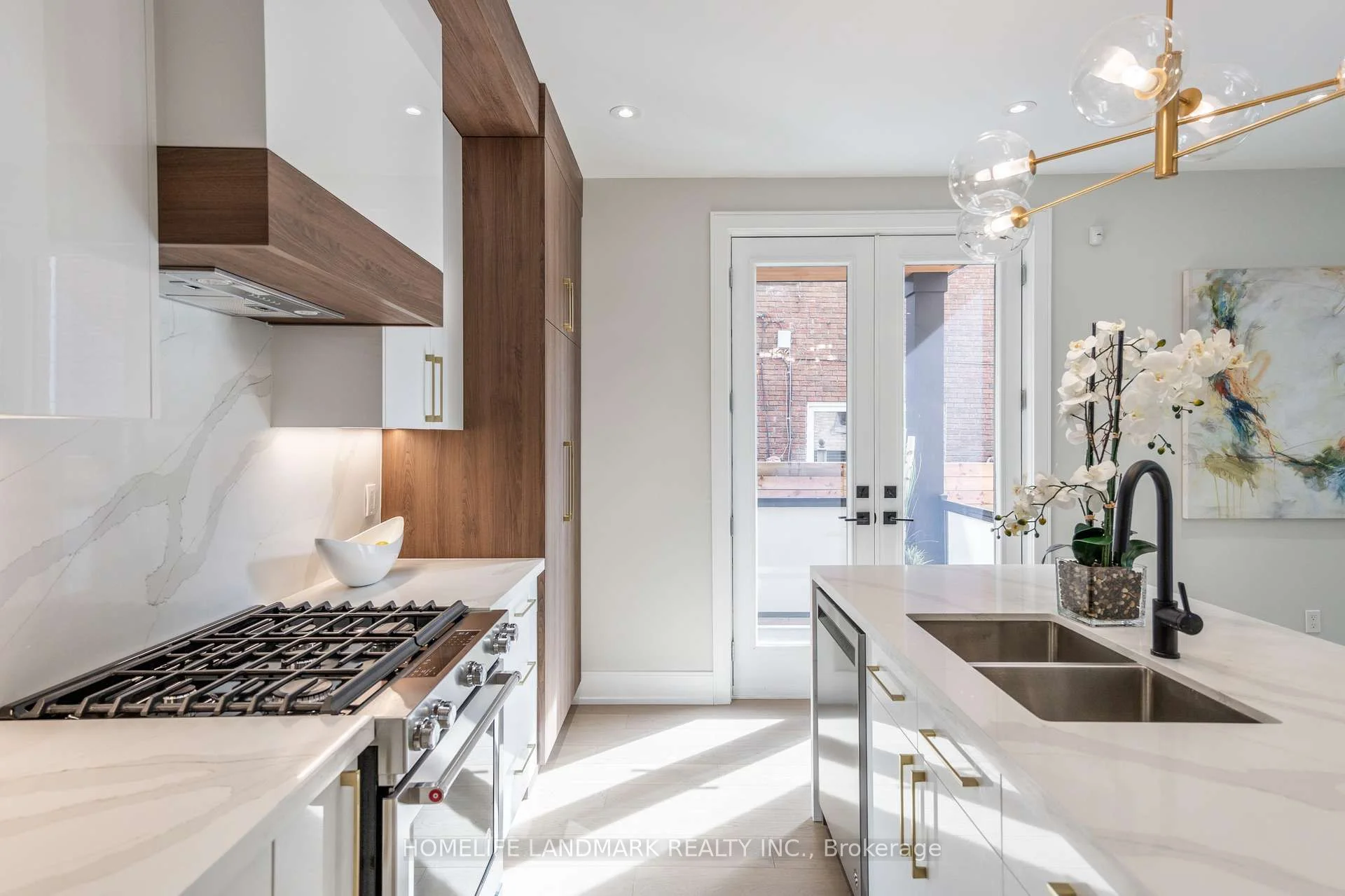 170 Argyle Street South, Toronto C01, On M6j 1p3
