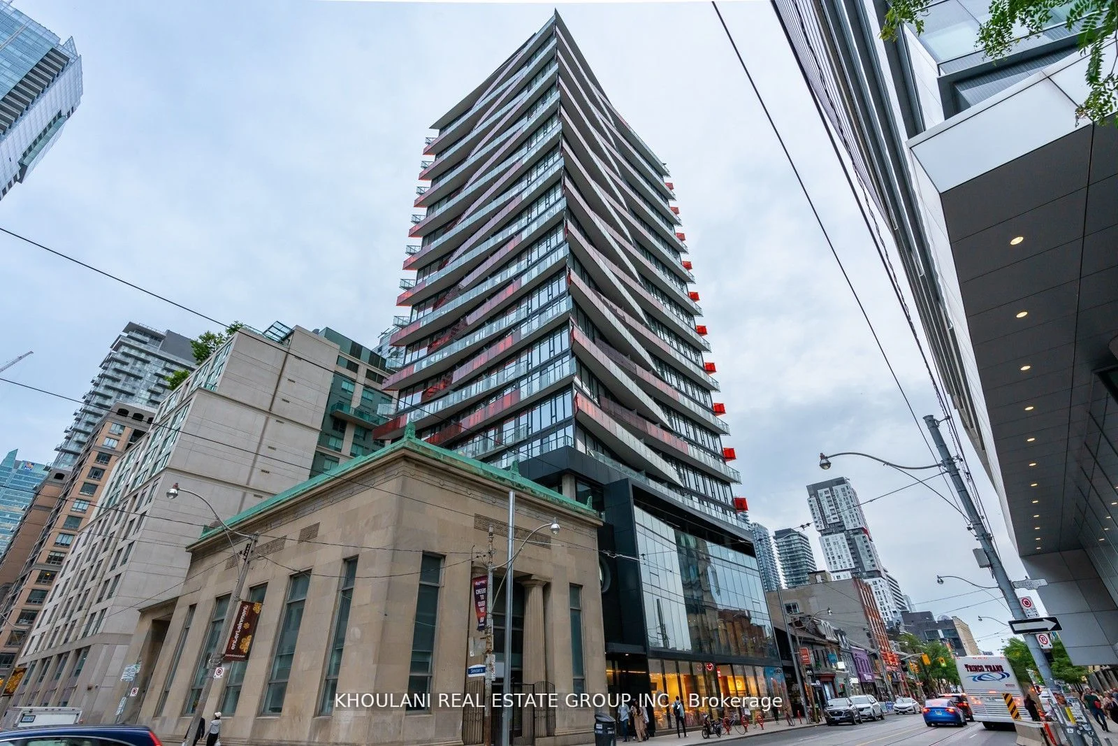215 Queen Street 2310, Toronto C01, On M5v 0p5