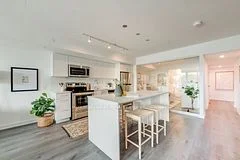 897 College Street W 423, Toronto C01, On M6h 2c2