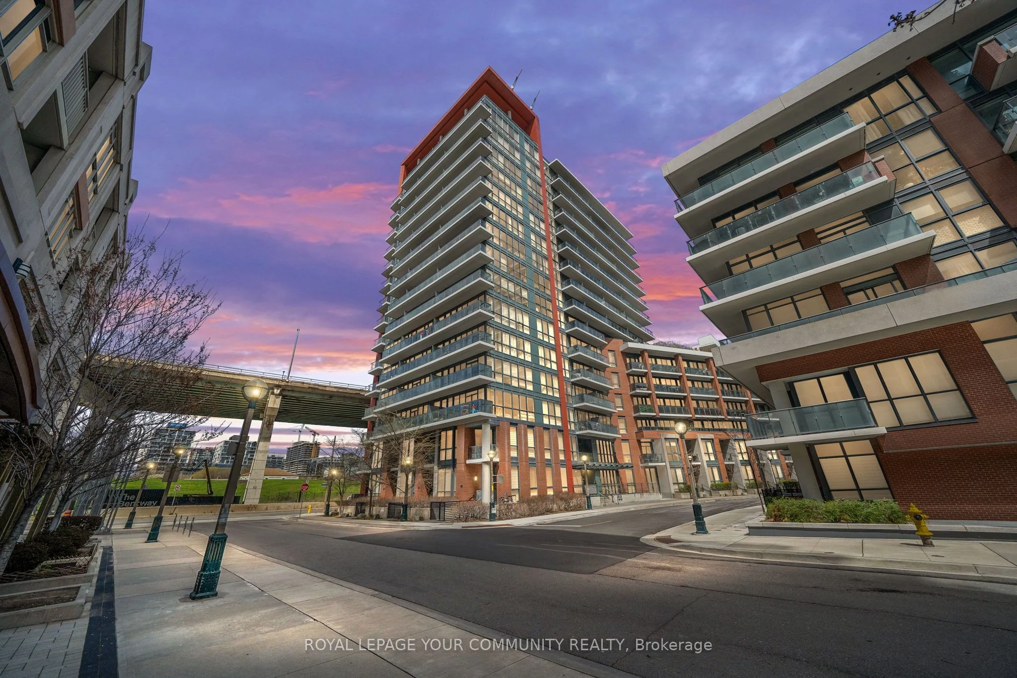 50 Bruyeres Mews 906, Toronto C01, ON M5V 0G8