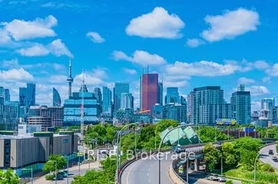 21 Lawren Harris Square W 506, Toronto C08, On M5a 0t4