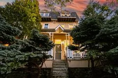617 Adelaide Street W, Toronto C01, On M6j 1a8
