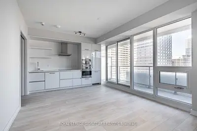 2221 Yonge Street 2711, Toronto C10, On M4s 2b4