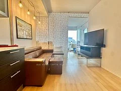 386 Yonge Street 4701, Toronto C01, On M5b 0a5