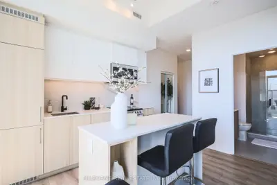 500 Dupont Street 318, Toronto C02, On M6g 1y7