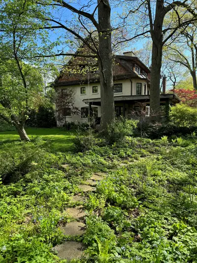 17 Wychwood Park, Toronto C02, On M6g 2v5